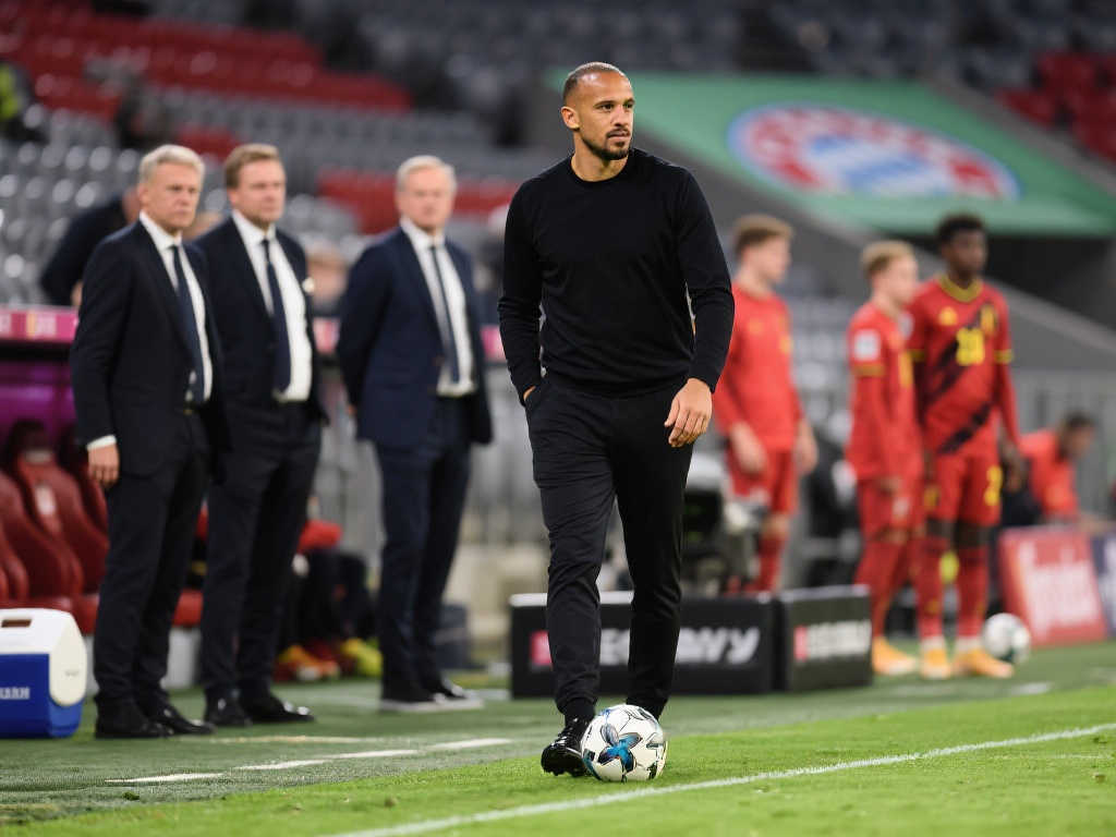 孔帕尼率队德甲夺冠稳坐帅位，获管理层与球员一致认可